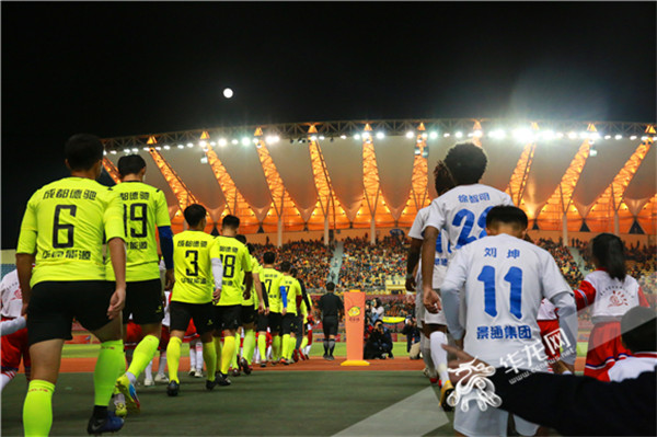 字母哥重返赛场,险胜首场状态出色,SKT观众沸腾!赢得满堂喝彩(字母哥赛场照) 字母哥重返赛场,险胜首场状态出色,SKT观众沸腾!赢得满堂喝彩(字母哥赛场照)