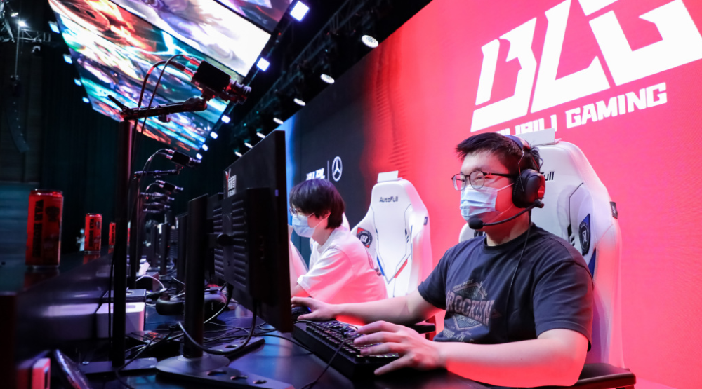 旺财28娱乐-Rookie回归赛场，势不可挡首场状态亮眼，DWG观众沸腾！的简单介绍