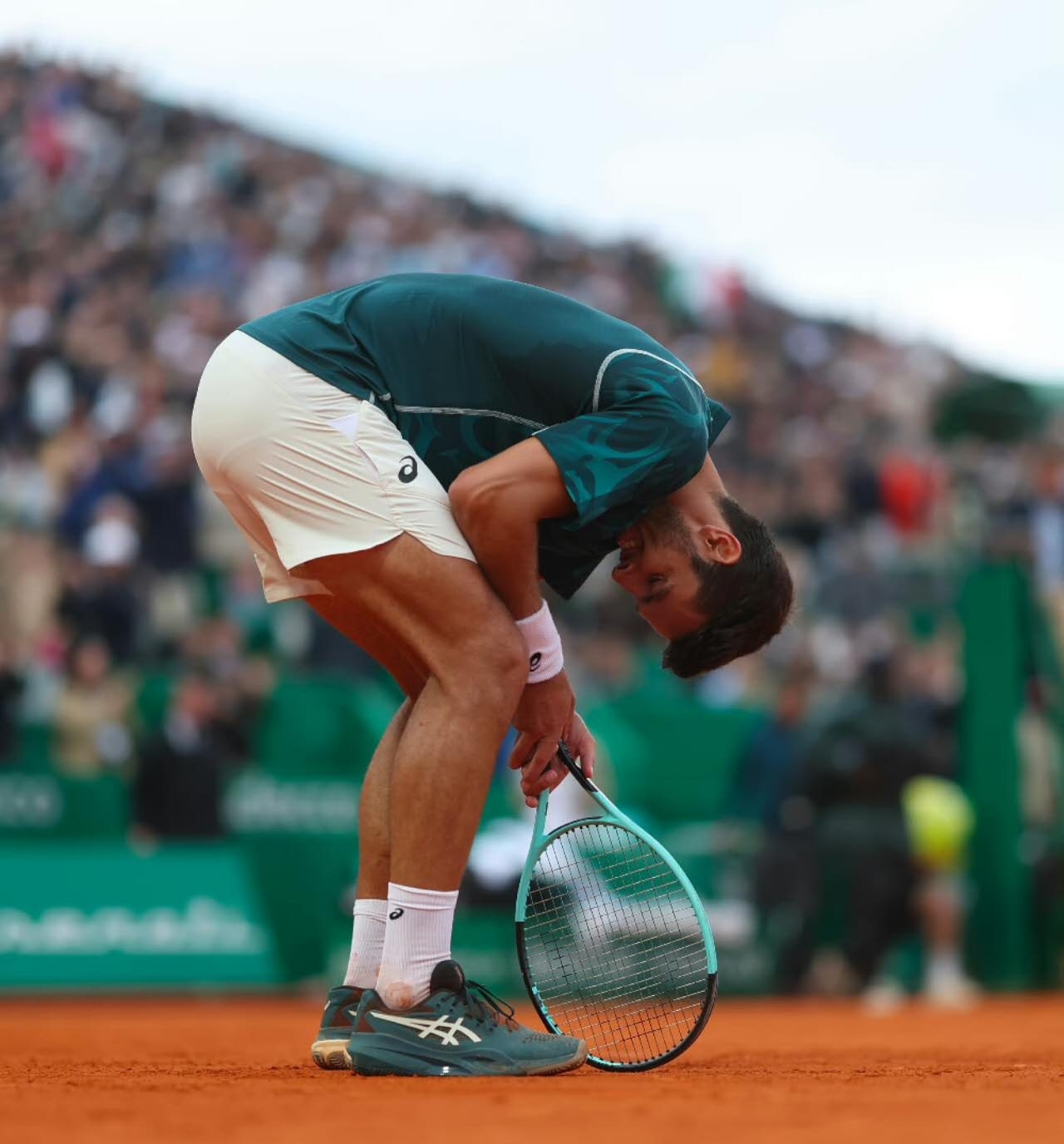 阿扎伦卡赛事官方发布逆转新规,巴塞罗那争议不断!的简单介绍 阿扎伦卡赛事官方发布逆转新规,巴塞罗那争议不断!的简单介绍